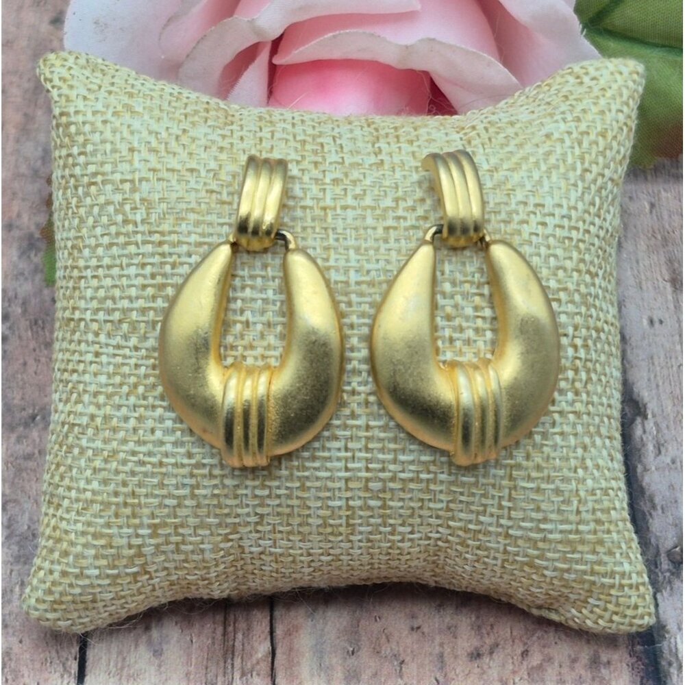 Premier Designs 90s Matte Gold Tone Door Knocker Pierced Earrings 1.5" Statement